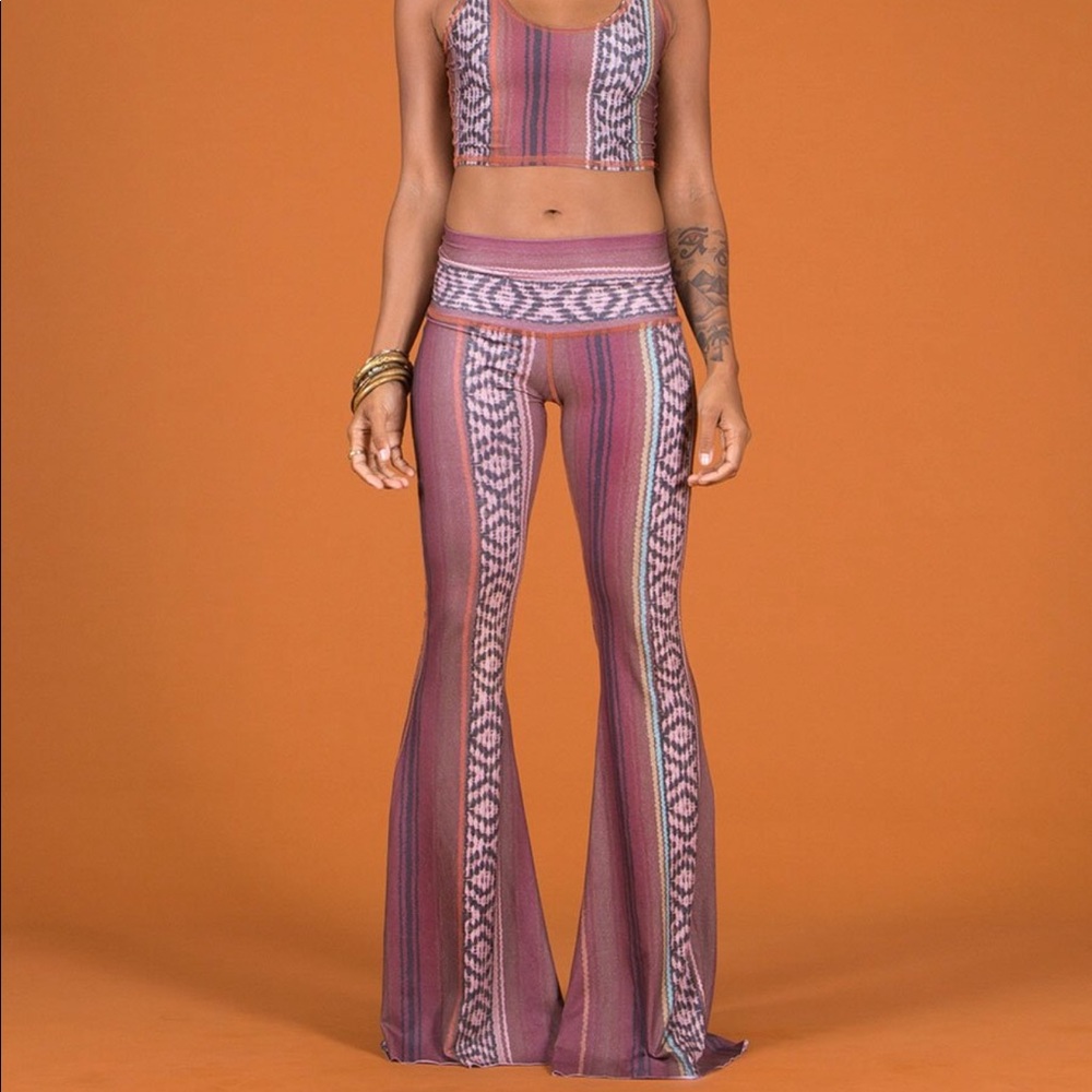 Teeki bell bottoms border towns